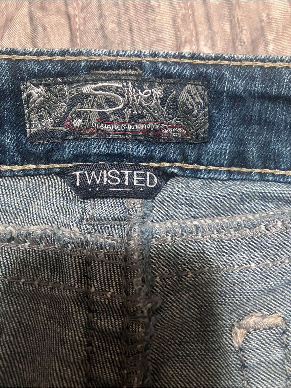 Silver Jeans Women’s Medium Blue Bootcut Jeans with Embroidered Pocket - Picture 4 of 5